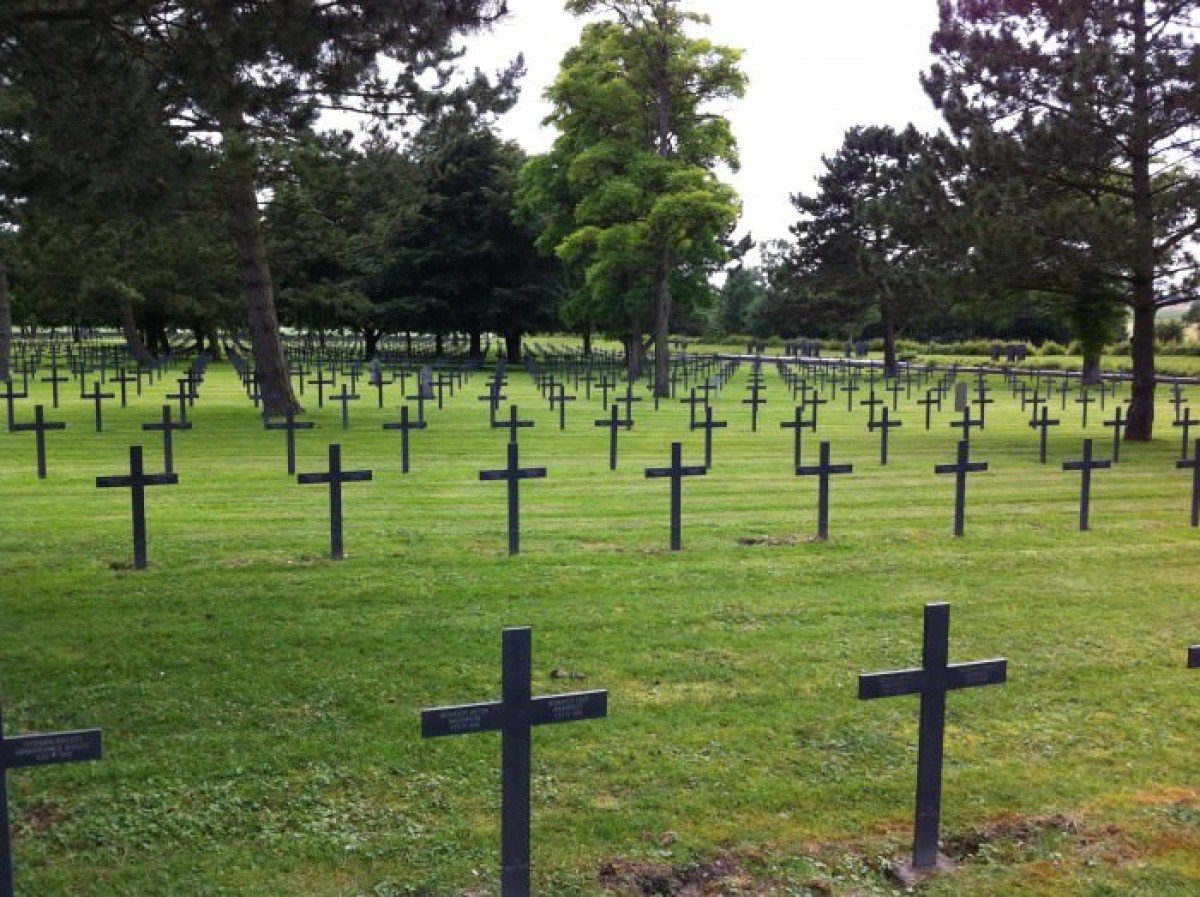 77 neuville st vaast cemetery2