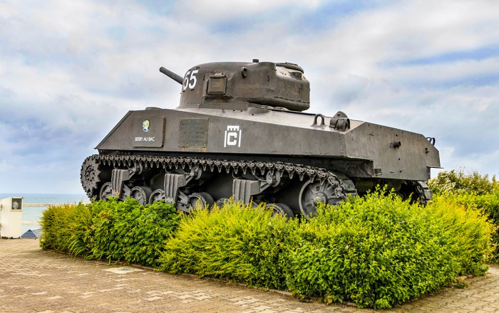 Tank arromanches beach