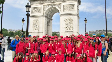 Students outside Arc De Triomphe Paris