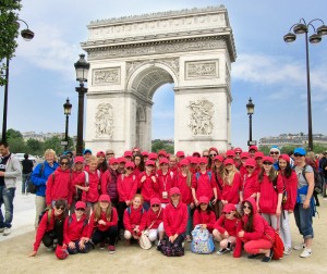Students outside Arc De Triomphe Paris