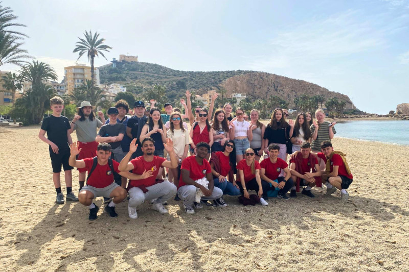 Arbolar Students with Monitores